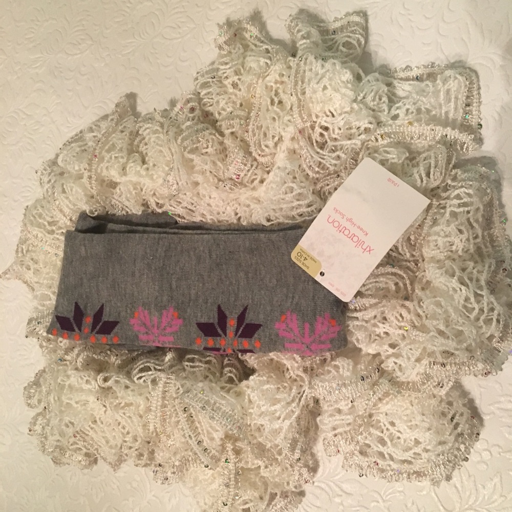 2/$8 ❄️Snowflake Christmas Winter Socks❄️